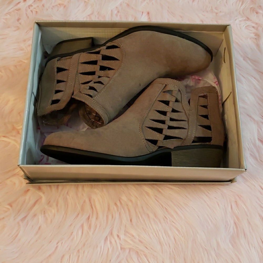 Booties - Picture 4 of 4